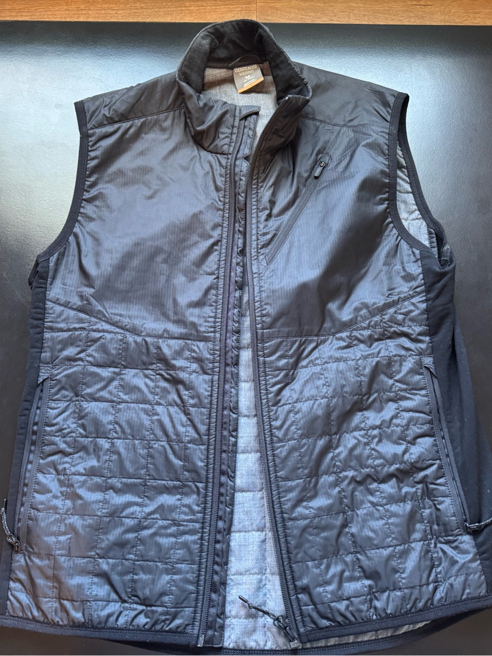 Icebreaker Men's black merino loft Quilted Vest